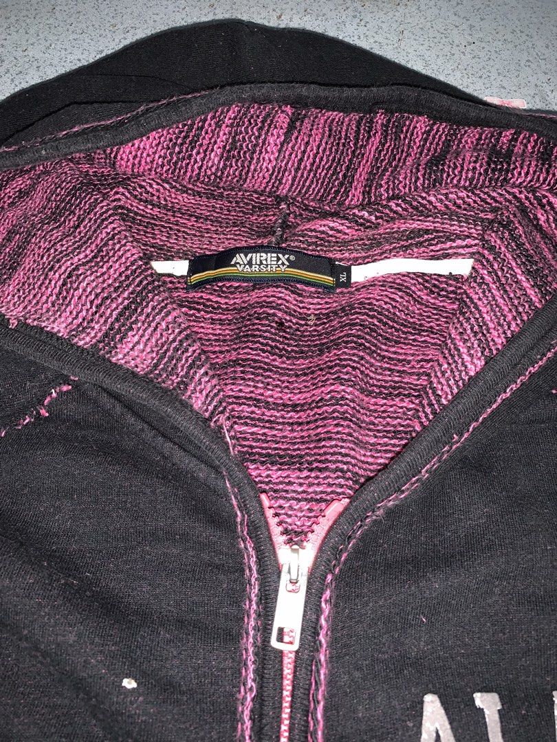 Avirex hoodie (Category: Coats, Jackets and Outerwear) located in Aloran. Submitted by cowskin_927 (Listing ID 1466020284, Image 3). Description: Avirex jacket hood Width 22 Length 28 No flaws.