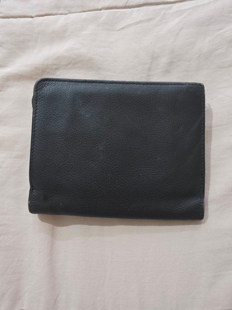 Babila wallet (Category: Wallets & Card holders) located in Baguio. Submitted by jz_finds (Listing ID 1466042374, Image 2). Description: .