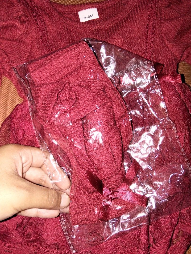 Baby outfit (Category: Babies & Kids Fashion) located in San Mateo. Submitted by felizbautista (Listing ID 1465967971, Image 3). Description: Once used last xmas kasya sya for 6 months old baby medium size maroon free del if along the way ng work yung loc or malapit sa bahay.