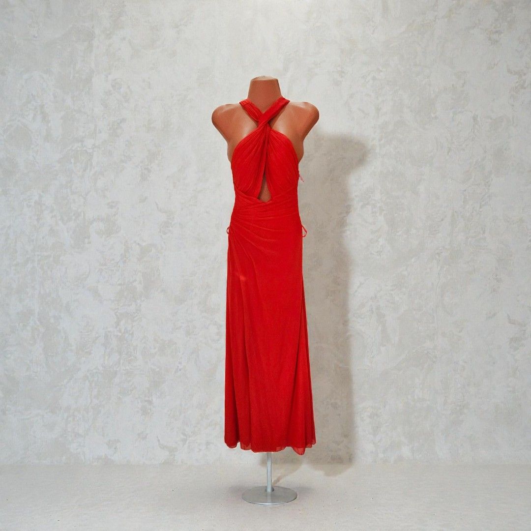 Backless Red (Category: Evening dresses & gowns) located in Adams. Submitted by chicbelikebyamigas (Listing ID 1466043602, Image 2). Description: never worn, no flaws, bought in Singapore, no when worn photos, small - medium body frames.
