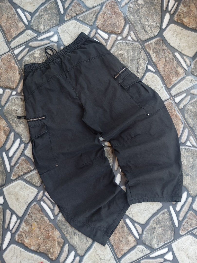 Baggy cargo pants (Category: Joggers) located in Baggao. Submitted by thriftislife123 (Listing ID 1466038095, Image 2). Description: w:freewaist l:40 leg open:10 issue:goodfade off/legit pm for more details.