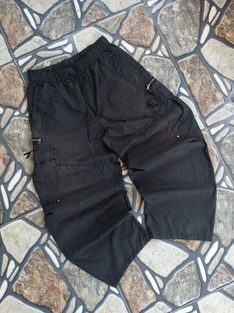 Baggy cargo pants (Category: Joggers) located in Baggao. Submitted by thriftislife123 (Listing ID 1466038095, Image 1). Description: w:freewaist l:40 leg open:10 issue:goodfade off/legit pm for more details.