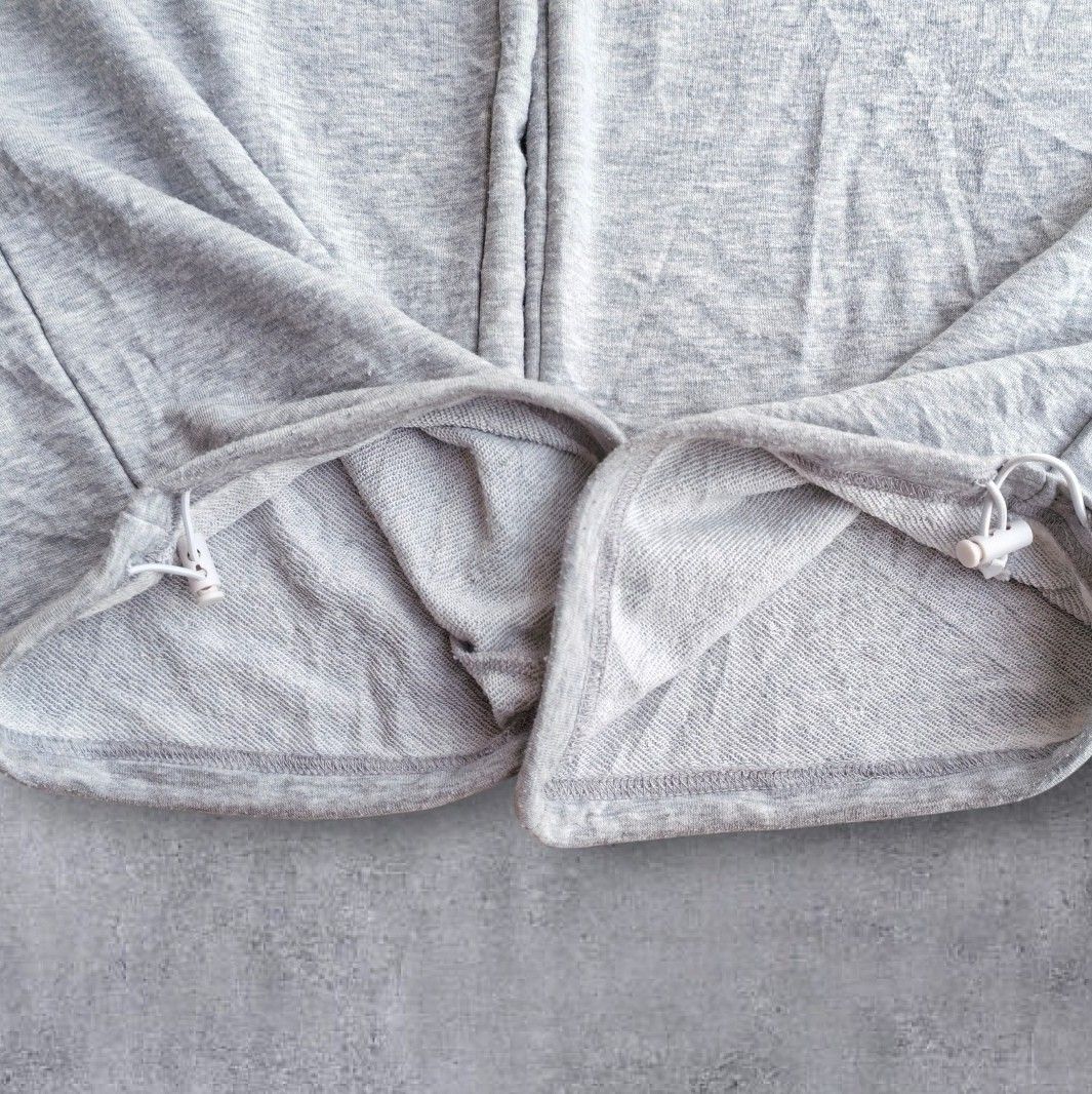 Baggy Cargo Sweatpants Parachute Gray (Category: Activewear) located in Pasig City. Submitted by j.ownerss (Listing ID 1466034439, Image 2). Description: FOR SALE‼️ BAGGY CARGO PARACHUTE SWEATPANTS‼️ ₱550 ONLY 4 pockets With strings on hems Condition: 9/10 Flaws: lints Waistline: 24-38 (garterized only) Length: 36.5 Hem: 11 Pickup: Allegra Garden Place Pasig Delivery via Lalamove or J&T courier, strictly payment first thru GCash or MariBank Open 