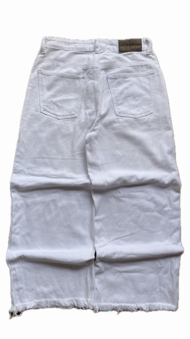 BAGGY PANTS (Category: Jeans) located in Davao. Submitted by brightocean.a8c3ac (Listing ID 1466133057, Image 2). Description: 250 TO 550 EACH.