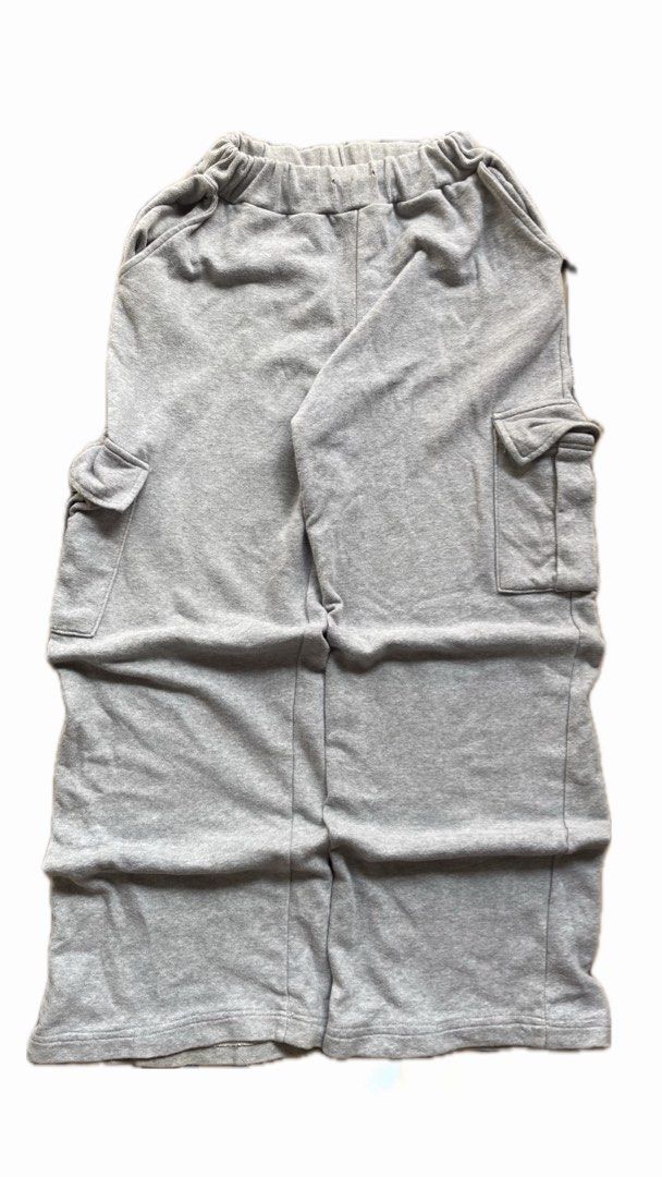 BAGGY PANTS (Category: Jeans) located in Davao. Submitted by brightocean.a8c3ac (Listing ID 1466133057, Image 3). Description: 250 TO 550 EACH.