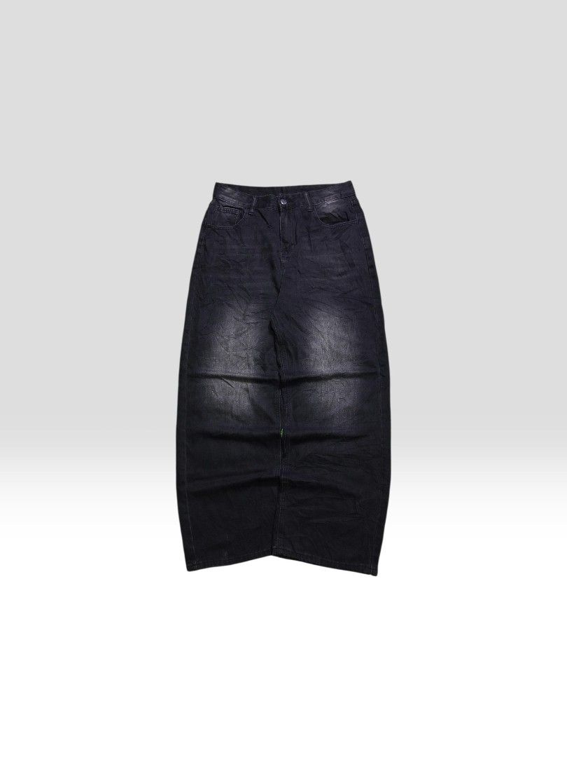 BAGGY WASHED BLACK (Category: Jeans) located in Toledo. Submitted by rare_district (Listing ID 1466117259, Image 1). Description: Excellent Condition No issue Size - 30 Length - 39 Thigh - 13 Hem - 10.