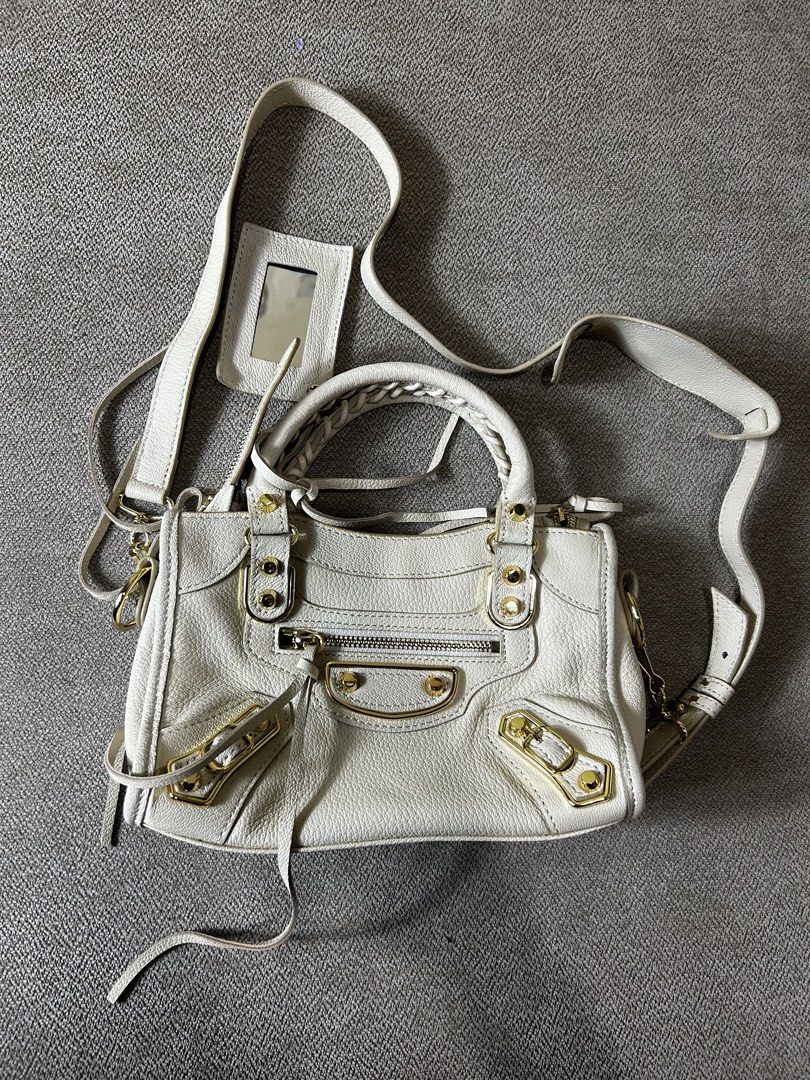 Balen City Bag (Category: Luxury Bags & Wallets) located in Aurora. Submitted by snoworiontwinkle_08 (Listing ID 1466062691, Image 1). Description: Maganda No issue Excellent Dm me Solid to.