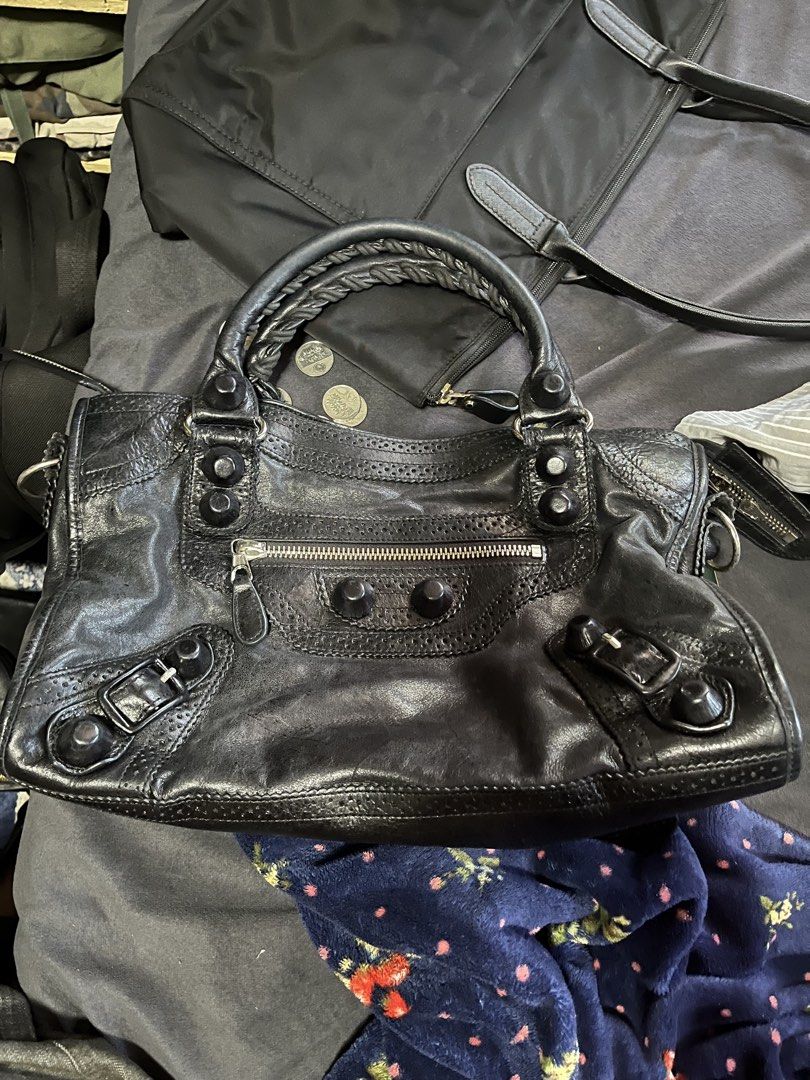 Balenciaga City (Category: Luxury Bags & Wallets) located in General Santos City (Dadiangas). Submitted by gdsteals (Listing ID 1465977674, Image 1). Description: see photo for details.