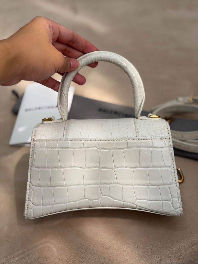 Balenciaga CrocEmbossed Hourglass Top Handle (Category: Luxury Bags & Wallets) located in Manila. Submitted by ianreys (Listing ID 1466112014, Image 3). Description: Balenciaga CrocEmbossed Hourglass Top Handle 💯% Auth | promax cannot fit W/ dust bag and store receipt .