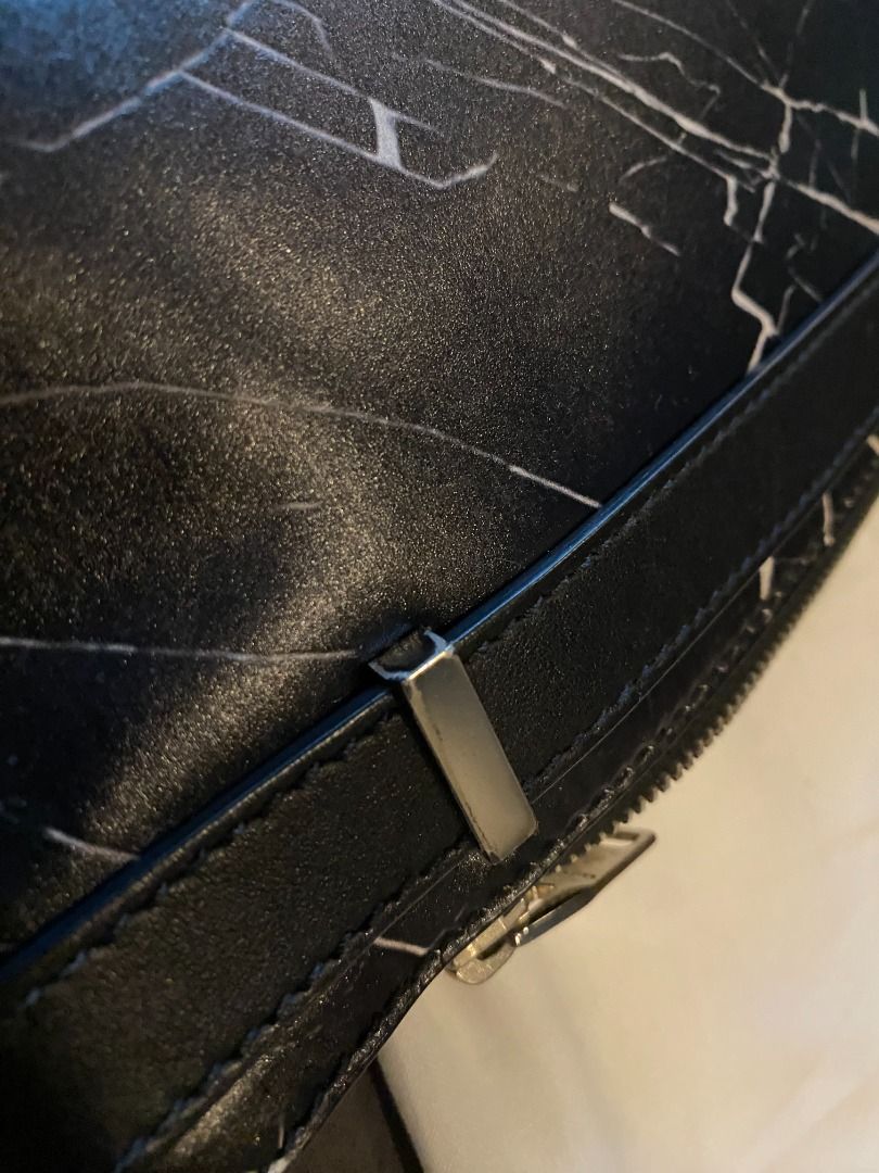 BALENCIAGA Marble Print Clutch (Category: Clutches) located in Mandaluyong City. Submitted by yohjivangarcons (Listing ID 1466106355, Image 2). Description: .