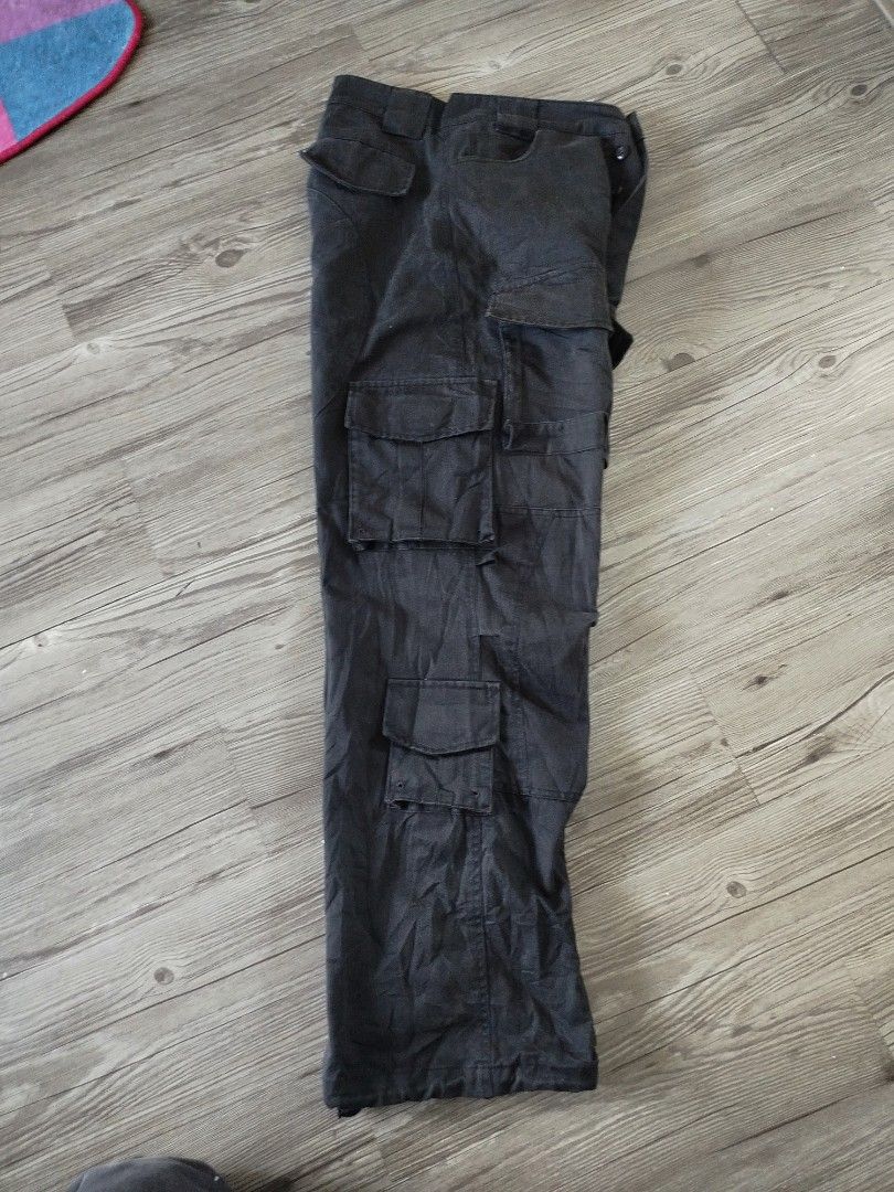 Balenciaga Multi-Pocket Cargo Pants Dark Grey Size S (Category: Jeans) located in Quezon City. Submitted by y2k_thriftkid (Listing ID 1466032273, Image 3). Description: - Brand: Balenciaga - Item: Multi-pocket cargo pants - Color: Dark grey - Size: S (with tag inside) - Origin: Made in Italy - Fit: Relaxed fit - Details: Heavy stitching throughout with multiple utility pockets on both legs - Style: Premium streetwear piece.