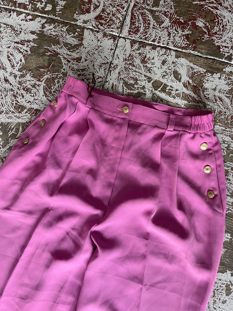 Balenciaga trouser (Category: Luxury Apparel) located in Iloilo. Submitted by ukayhunter.ilo (Listing ID 1466024362, Image 2). Description: Balenciaga trouser Authentic Size large women’s .