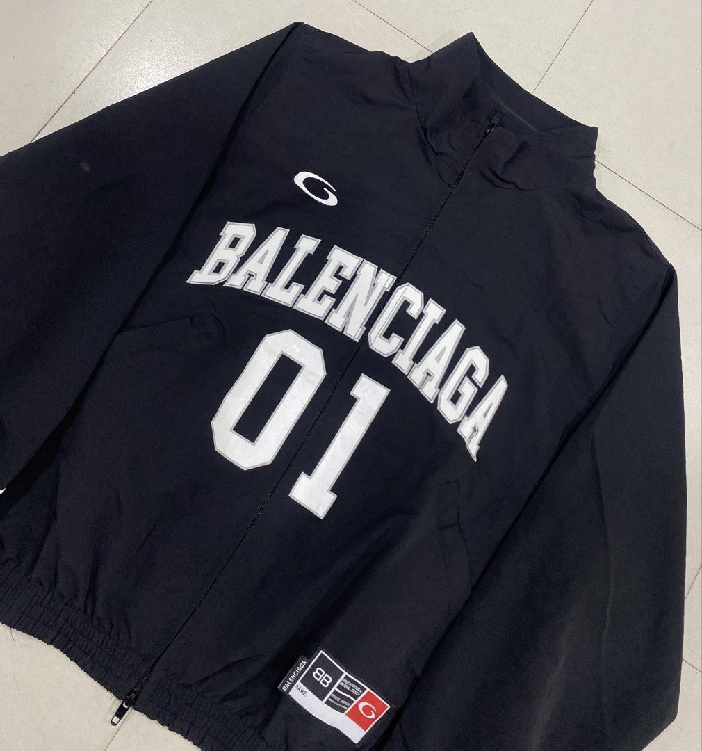 BALENCIAGA WIND BREAKER JACKET (Category: Coats, Jackets and Outerwear) located in Manila. Submitted by brndn.rgld (Listing ID 1466137528, Image 2). Description: Width: 27 Length: 27 Like new condition No issue Pwede pang alis dm me ur sure offer📲.