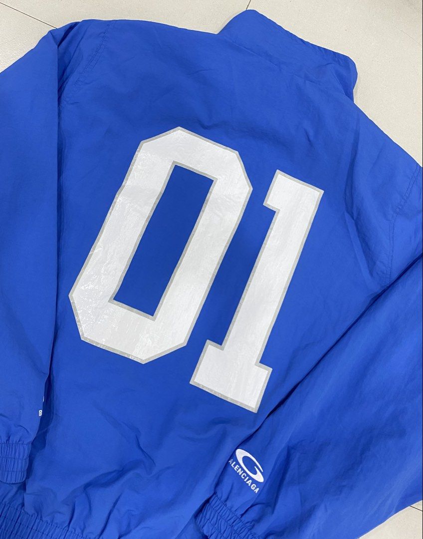 BALENCIAGA WIND BREAKER JACKET (Category: Coats, Jackets and Outerwear) located in Manila. Submitted by brndn.rgld (Listing ID 1466137736, Image 3). Description: Width: 27 Length: 27 Like new condition No issue Pwede pang alis dm me ur sure offer📲.