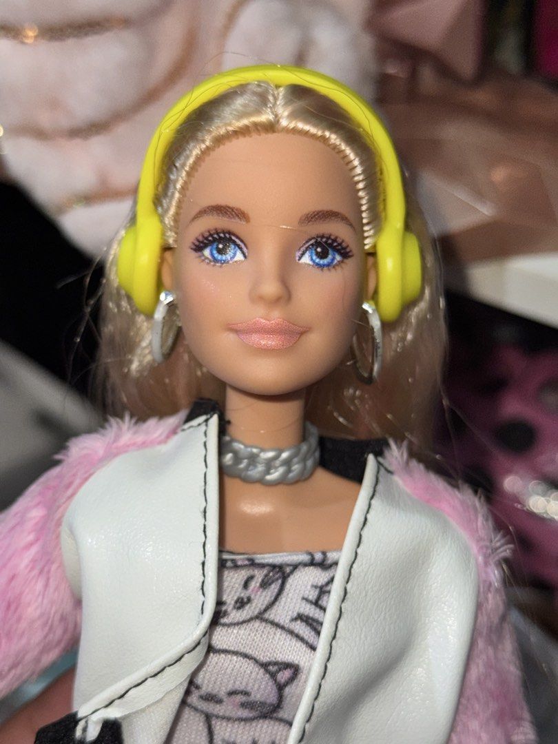 Barbie Extra (Category: Kids Toys) located in Manila. Submitted by ea0113 (Listing ID 1466016121, Image 2). Description: .