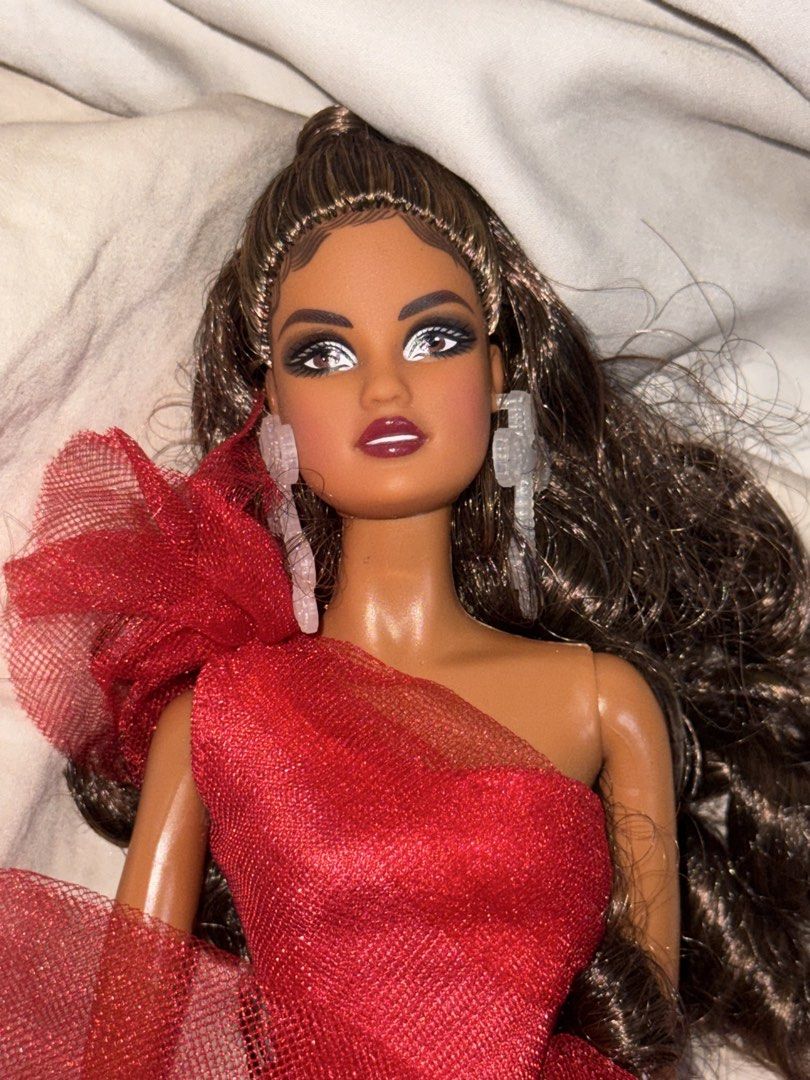 barbie holiday (Category: Designer & Blind Box Toys) located in Quezon City. Submitted by whatthehellywhatthehalleberry (Listing ID 1466011248, Image 2). Description: loc: qc.
