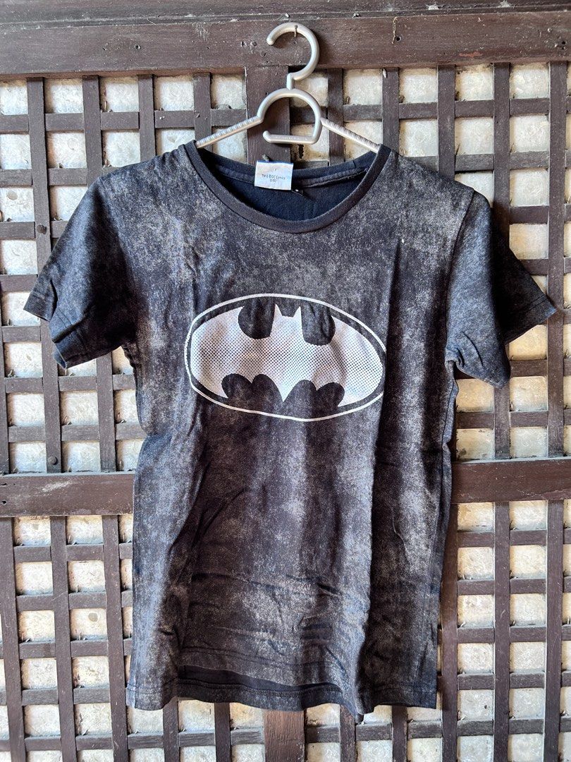 Batman DC Comics Acid Wash T-Shirt (Category: Tshirts & Polo Shirts ) located in Makati City. Submitted by hzsans92 (Listing ID 1466104340, Image 1). Description: - Official DC Comics Batman graphic tee - Trendy acid/mineral wash with a faded dark grey and black look - Classic crew neck and short sleeves - Comfortable fit for everyday casual wear.