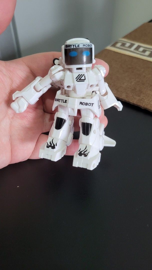 Battle Robot Toy White Action Figure with Wheels (Category: Action & Battle Toys) located in Pasig City. Submitted by samnok_toys_ph (Listing ID 1465999430, Image 2). Description: robot only no charger and remote missing one hand not tested gcash lalamove grab jnt loc cainta and makati.