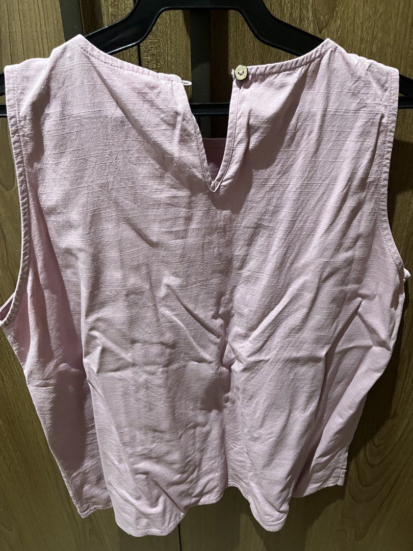 Bayo Pink Sleeveless Top (Category: Sleeveless) located in Quezon City. Submitted by epictiger.c6451a (Listing ID 1465965107, Image 3). Description: - Brand: Bayo - Color: Pink - Size: Large (True to size, standard cut) - Design: Sleeveless, round neckline with back button closure - Details: Textured fabric with stylish front pleats - Style: Simple and casual, perfect to pair with jeans or shorts.