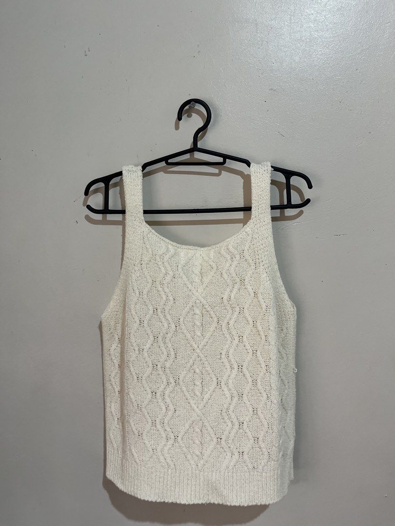Beach top / Tank top (Category: Sleeveless) located in Manila. Submitted by serra_shop (Listing ID 1466118237, Image 2). Description: Goods for beach outing Size: Small Location: Pampanga Courier: J&T.