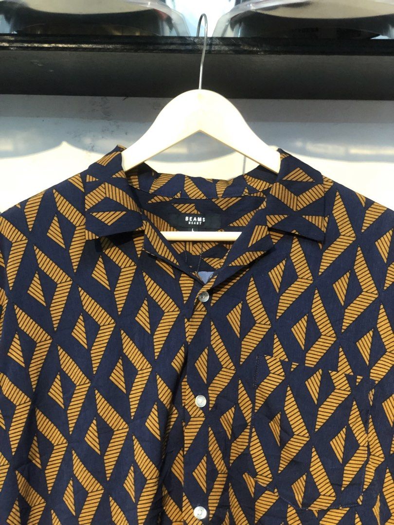 Beams Wide Silhouette Short-Sleeve Patterned Shirt (Category: Coats, Jackets and Outerwear) located in Baguio. Submitted by bilikabow (Listing ID 1466058591, Image 2). Description: Beams Wide Silhouette Short-Sleeve Patterned Shirt 21x26.5 Excellent Condition 880.