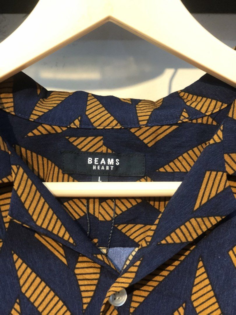 Beams Wide Silhouette Short-Sleeve Patterned Shirt (Category: Coats, Jackets and Outerwear) located in Baguio. Submitted by bilikabow (Listing ID 1466058591, Image 3). Description: Beams Wide Silhouette Short-Sleeve Patterned Shirt 21x26.5 Excellent Condition 880.