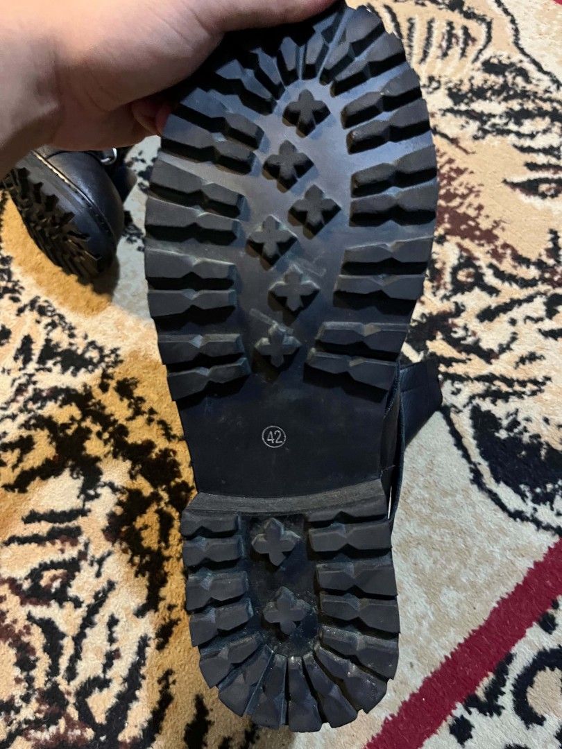 BLACK LEATHER TANKER BOOTS (Category: Boots) located in Manila. Submitted by krisco999 (Listing ID 1466120113, Image 3). Description: SIZE- 8 (42) • ᴄᴏʟᴏʀ ʀᴀᴛᴇ: 10/10 • ᴄᴏɴᴅɪᴛɪᴏɴ: 10/10 ᴄᴏʟᴏʀ ᴍᴀʏ ᴠᴀʀʏ ᴅᴜᴇ ᴛᴏ ʟɪɢʜᴛɴɪɴɢ ɪꜱꜱᴜᴇ📌: NO ISSUE ᴘʀɪᴄᴇ: 2200 + ꜱʜɪᴘᴘɪɴɢ ꜱʜɪᴘᴘɪɴɢ ᴏᴘᴛɪᴏɴ🚚: - ꜱʜɪᴘ ᴠɪᴀ ᴊɴᴛ - ʟᴀʟᴀᴍᴏᴠᴇ, ᴘʟᴇᴀꜱᴇ ʙᴏᴏᴋ ᴠɪᴀ ʟᴀʟᴀᴍᴏᴠᴇ ʏᴏᴜʀꜱᴇʟꜰ ᴀɴᴅ ꜱᴇᴛᴛʟᴇ ᴛʜᴇ ᴘᴀʏᴍᴇɴᴛ ꜰɪʀꜱᴛ ʙᴇꜰᴏʀᴇ ꜱᴇɴᴅɪɴɢ ᴛʜᴇ ᴅᴇᴛᴀɪʟꜱ.