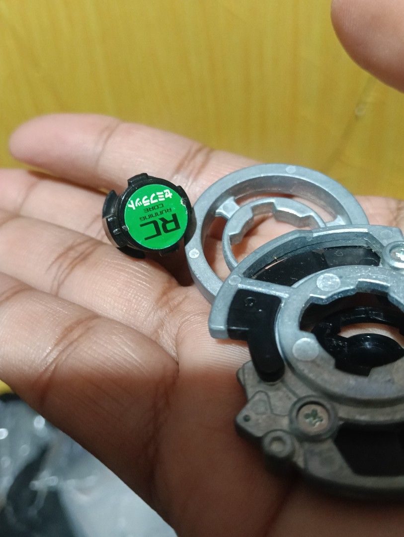 Beyblade Metal System Driger (Category: Vintage Collectibles) located in Makati City. Submitted by anikeetoys (Listing ID 1466129833, Image 2). Description: well used item comes with launcher and winder.