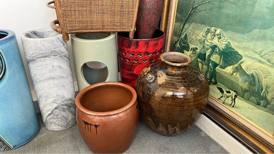 Big pot (Category: Everything Else Others) located in Calasiao. Submitted by xwbj4ycjw975281 (Listing ID 1466148852, Image 2). Description: onhand selling as is this Jewelry box is thick and heavy. .