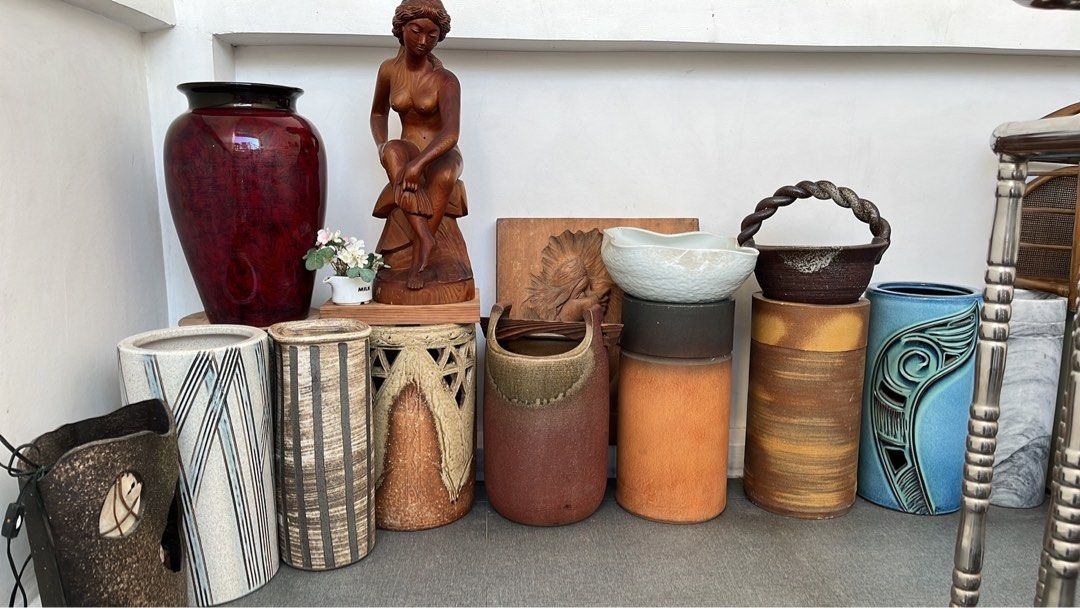 Big pot (Category: Everything Else Others) located in Calasiao. Submitted by xwbj4ycjw975281 (Listing ID 1466148852, Image 1). Description: onhand selling as is this Jewelry box is thick and heavy. .