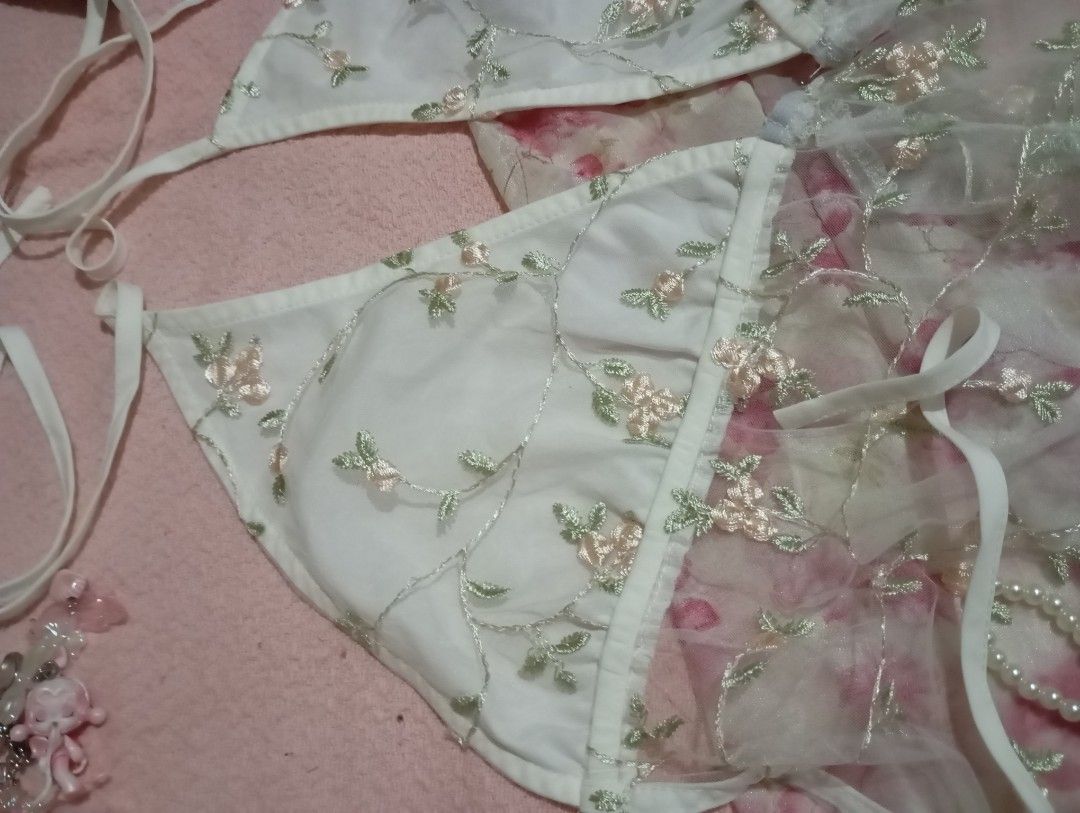 Bikini Top (Category: Bikinis & Swimsuits) located in Manila. Submitted by gelly.bean.penguin (Listing ID 1466151514, Image 2). Description: .