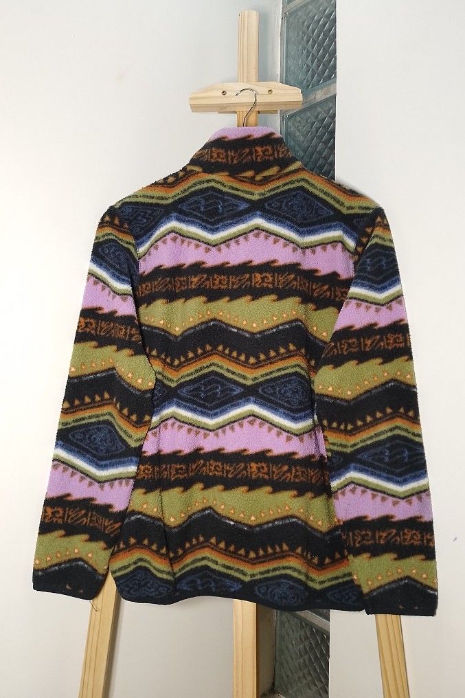Billabong Adventure Division Aztec Print Fleece Pullover (Category: Coats, Jackets and Outerwear) located in Manila. Submitted by patrickjos06722 (Listing ID 1466117747, Image 2). Description: - Brand: Billabong Adventure Division - Size: Medium - Design: Multi-color Aztec pattern with chevron stripes - Features: Half-zip neck with pink toggle cord, front kangaroo pocket, and rubber A/DIV chest patch - Material: Soft sherpa-style fleece inside an