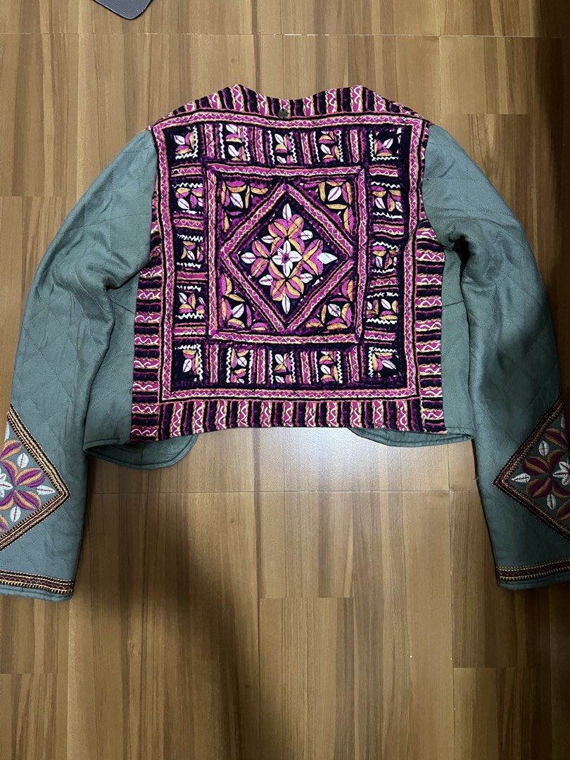Billabong Quilted Embroidered Boho Jacket Size S (Category: Coats, Jackets and Outerwear) located in Manila. Submitted by icaricsz_szs (Listing ID 1466058977, Image 2). Description: - Brand: Billabong - Size: Small (Made in India) - Color: Muted sage green with olive lining - Design: Open front quilted jacket with vibrant pink, purple, and yellow floral embroidery on the back, shoulders, and cuffs - Material: 100% Rayon shell, 100% Polyester lini
