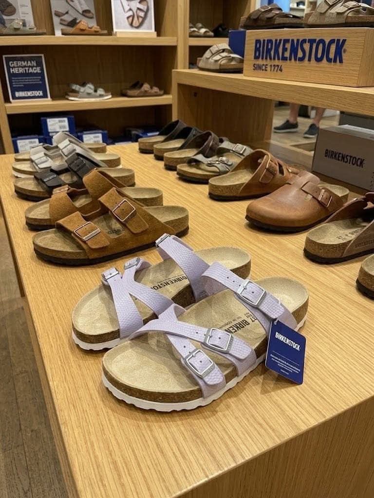 Birkenstock Franca Shiny Lizard (Category: Slippers and slides) located in Rizal. Submitted by hiraya16 (Listing ID 1465998553, Image 1). Description: 35/37/39 Onhand ready to ship +SF LBC.