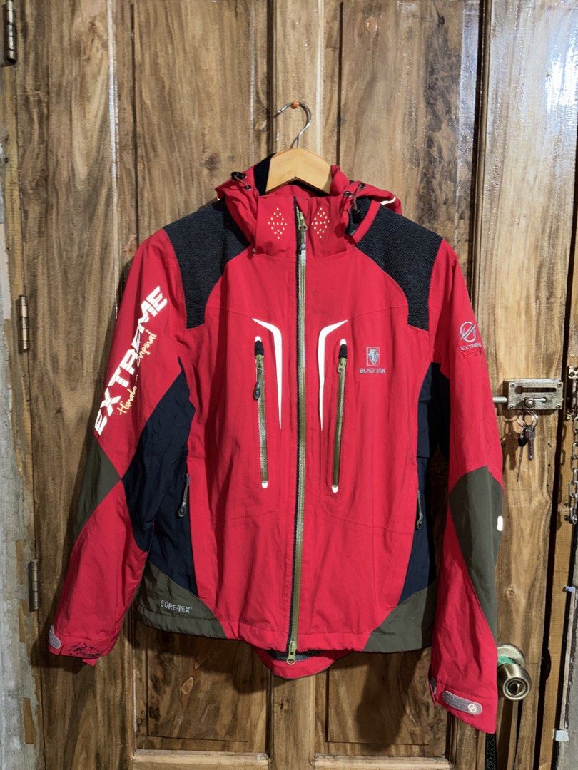 BL ACKYAK WINDBREAKER GORE-TEX SIZE SMALL-MEDIUM (Category: Coats, Jackets and Outerwear) located in Maasin. Submitted by chevyferna66833 (Listing ID 1466102318, Image 1). Description: B L A C K Y A K WINDBREAKER GORE-TEX❤️ SMALL-MEDIUM FITTING LENGTH 24-25.5 WIDTH 20 SLEEVE 28 GOOD CONDITION NEED WASH ONLY MINE 1200.