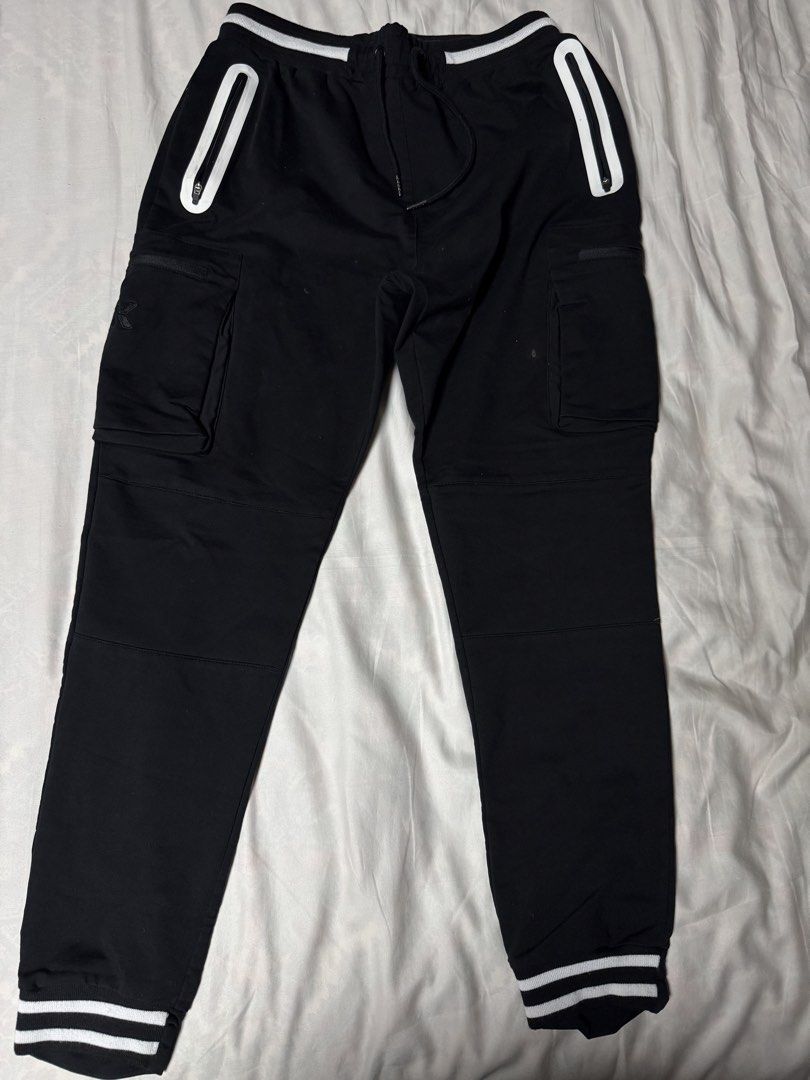 Black Cargo Joggers Size L with White Stripes (Category: Joggers) located in Manila. Submitted by seangoart (Listing ID 1466088891, Image 1). Description: Black cargo joggers with white striped cuffs and waist. Drawstring closure with metal tips. Zipper pockets on the front and utility cargo pockets on the sides. Size large. Casual street style pants..