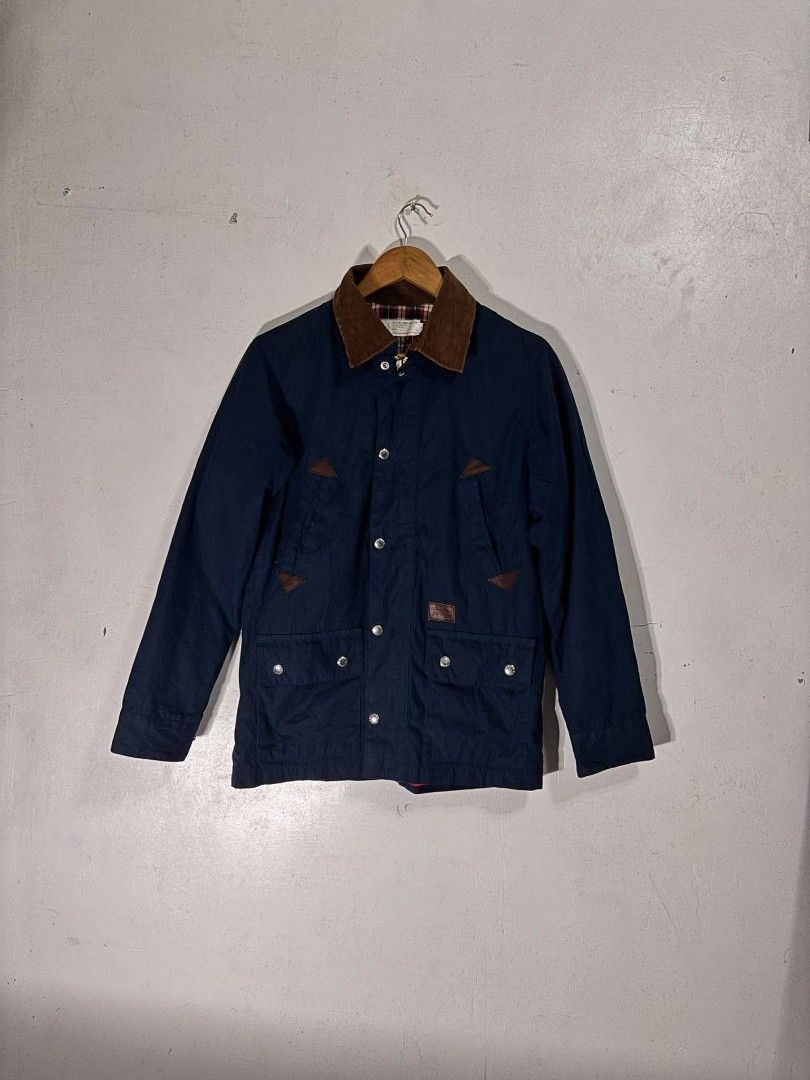 Black chocolate Outdoor classic suede Jacket (Category: Coats, Jackets and Outerwear) located in Gerona. Submitted by thrift_servers (Listing ID 1466079009, Image 1). Description: .