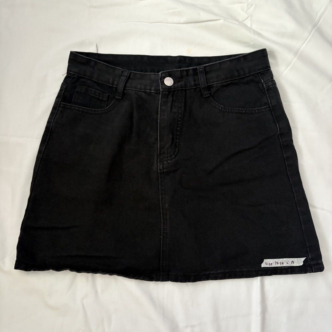 Black Denim Mini Skirt (Category: Skirts) located in Calabanga. Submitted by vrncashane (Listing ID 1466113667, Image 1). Description: - Color: Black - Material: Sturdy cotton - Size: Fits waist 27-28 - Length: 15 inches - Features: Front button closure, belt loops, and two front pockets - Style: Classic denim mini skirt, easy to pair with tees or hoodies.