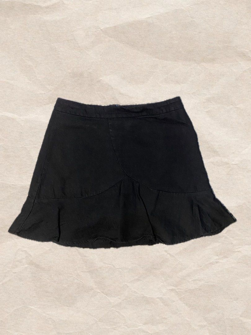 Black denim skort with ruffled hem (Category: Skirts) located in Rizal. Submitted by pcesspscl145 (Listing ID 1466042515, Image 1). Description: — Built-in shorts underneath — Can be fit up to Medium — 26-28.