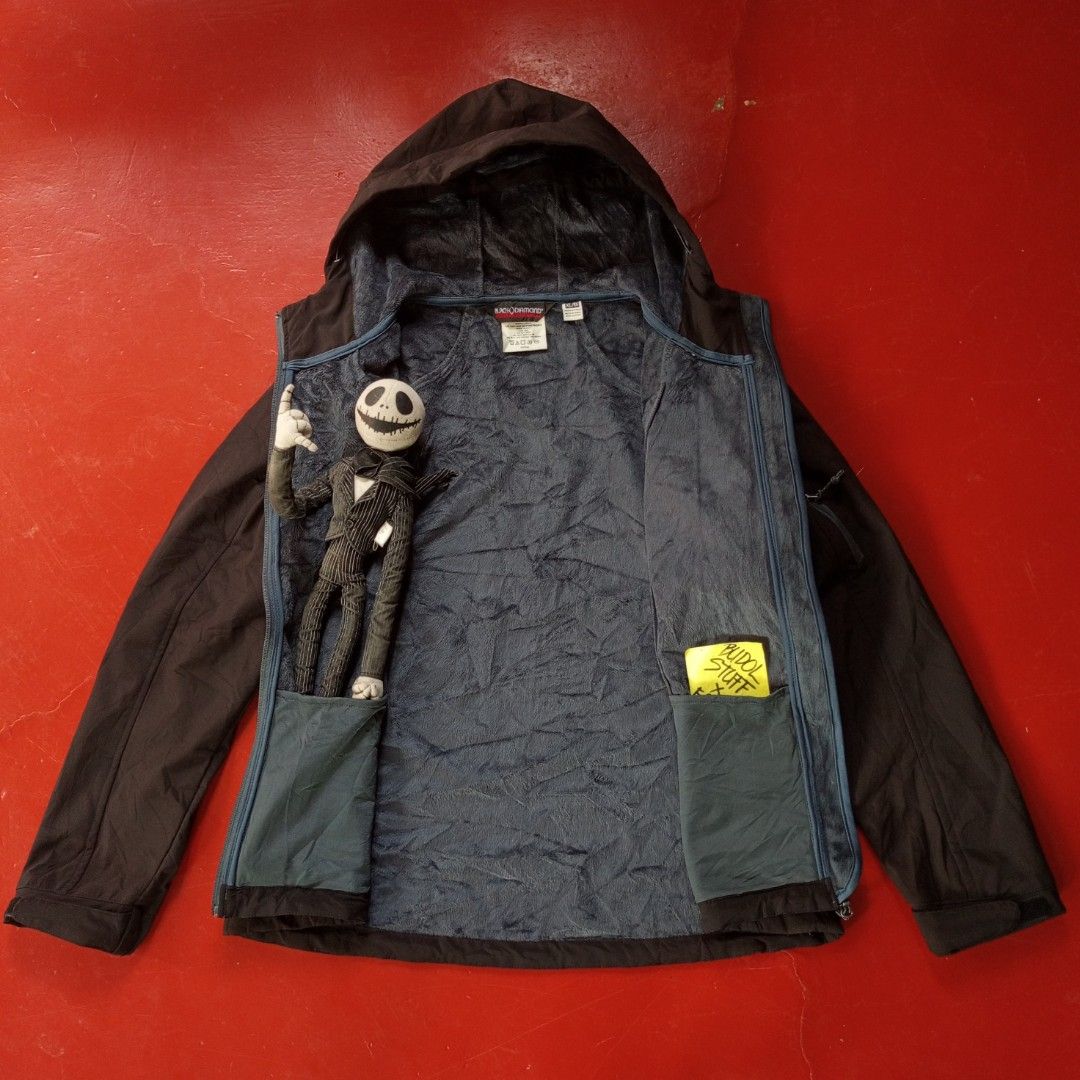 Black Diamond Hooded Softshell Jacket Size XL (Category: Coats, Jackets and Outerwear) located in Naga. Submitted by ErbsXBudolstuff (Listing ID 1466103877, Image 3). Description: Dm PHP 980 Black Diamond women's black fleece-lined softshell hooded jacket with a full-zip front and zippered pockets. XL Length 26 inc Width 22 inc Excellent Condition Minor scratch him part 3 pockets outside 4 Pockets inside Water Repellent.