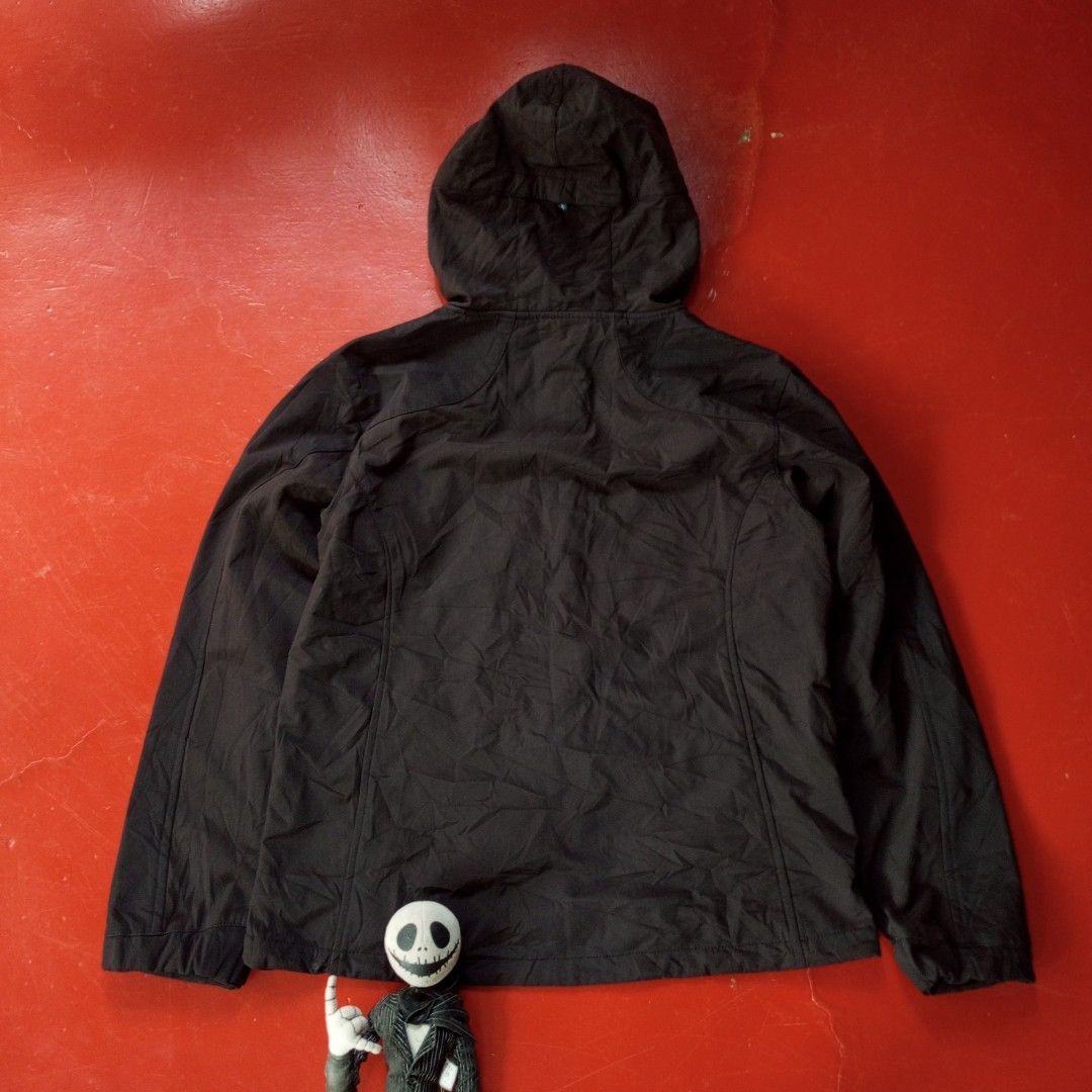 Black Diamond Hooded Softshell Jacket Size XL (Category: Coats, Jackets and Outerwear) located in Naga. Submitted by ErbsXBudolstuff (Listing ID 1466103877, Image 2). Description: Dm PHP 980 Black Diamond women's black fleece-lined softshell hooded jacket with a full-zip front and zippered pockets. XL Length 26 inc Width 22 inc Excellent Condition Minor scratch him part 3 pockets outside 4 Pockets inside Water Repellent.