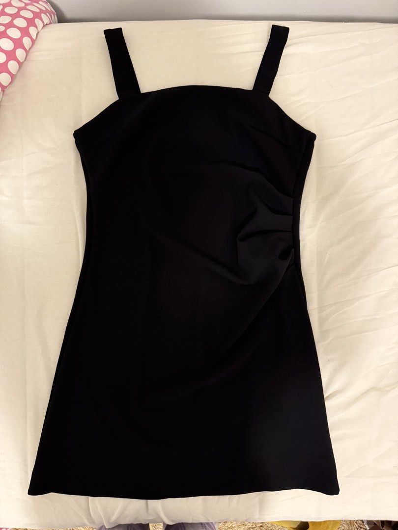 Black Dress (Category: Dresses) located in Manila. Submitted by soleil_chandra206 (Listing ID 1466113602, Image 1). Description: .