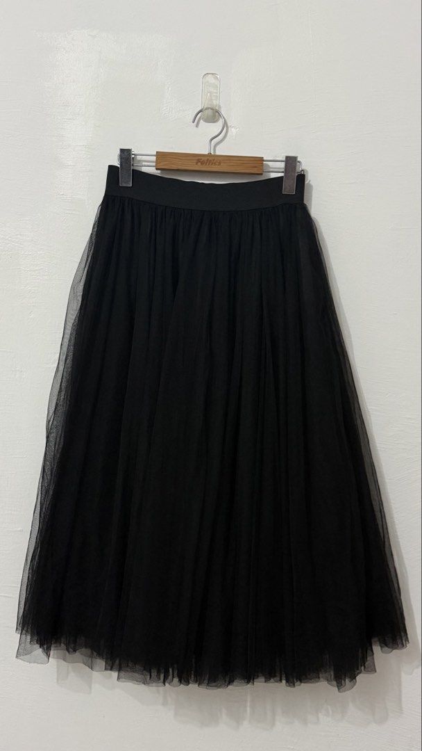 Black garterized tulle mesh skirt (Category: Skirts) located in Cordova. Submitted by thedecluterrer (Listing ID 1465992645, Image 2). Description: Waist 28-36 Length 32.
