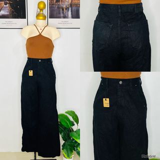 (Category: ) located in . Submitted by bengirlclothing (Listing ID 1465997845, Image 1). Description: .