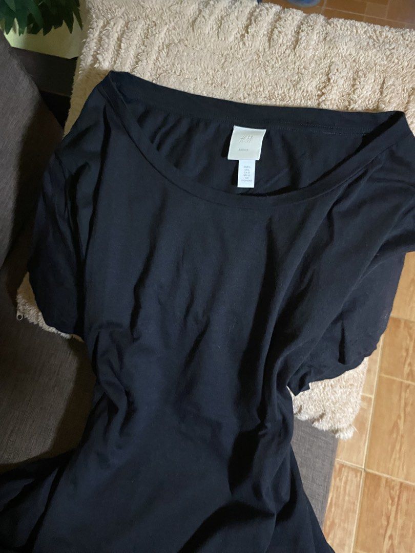 Black H&M Oversized Shirt (Category: Shirts) located in Siniloan. Submitted by klo.zettefinds (Listing ID 1465961971, Image 1). Description: - h&m brand on tag - black thin fabric - oversized - large on tag but good for med sized as well.