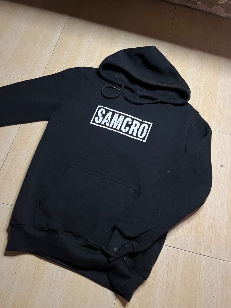 Black hoodie (Category: Hoodies) located in Caloocan City. Submitted by callmemarga (Listing ID 1465971201, Image 1). Description: TAGUIG LOCATION Size : S Issue : Need wash Price : 100 Can ship via LBC/lalamove Half way meet ups/Pick-up.