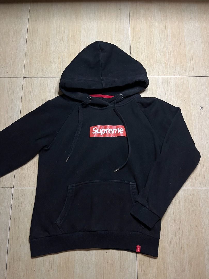 Black hoodie (Category: Hoodies) located in Caloocan City. Submitted by callmemarga (Listing ID 1465971486, Image 1). Description: TAGUIG LOCATION Size : S Issue : Need wash Price : 100 Can ship via LBC/lalamove Half way meet ups/Pick-up.