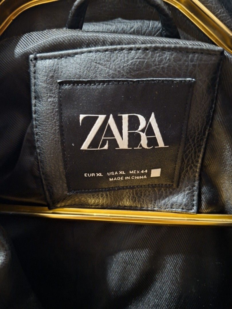 Black leather jacket Zara (Category: Coats, Jackets and Outerwear) located in Quezon City. Submitted by clairy_fairy (Listing ID 1466154229, Image 2). Description: .