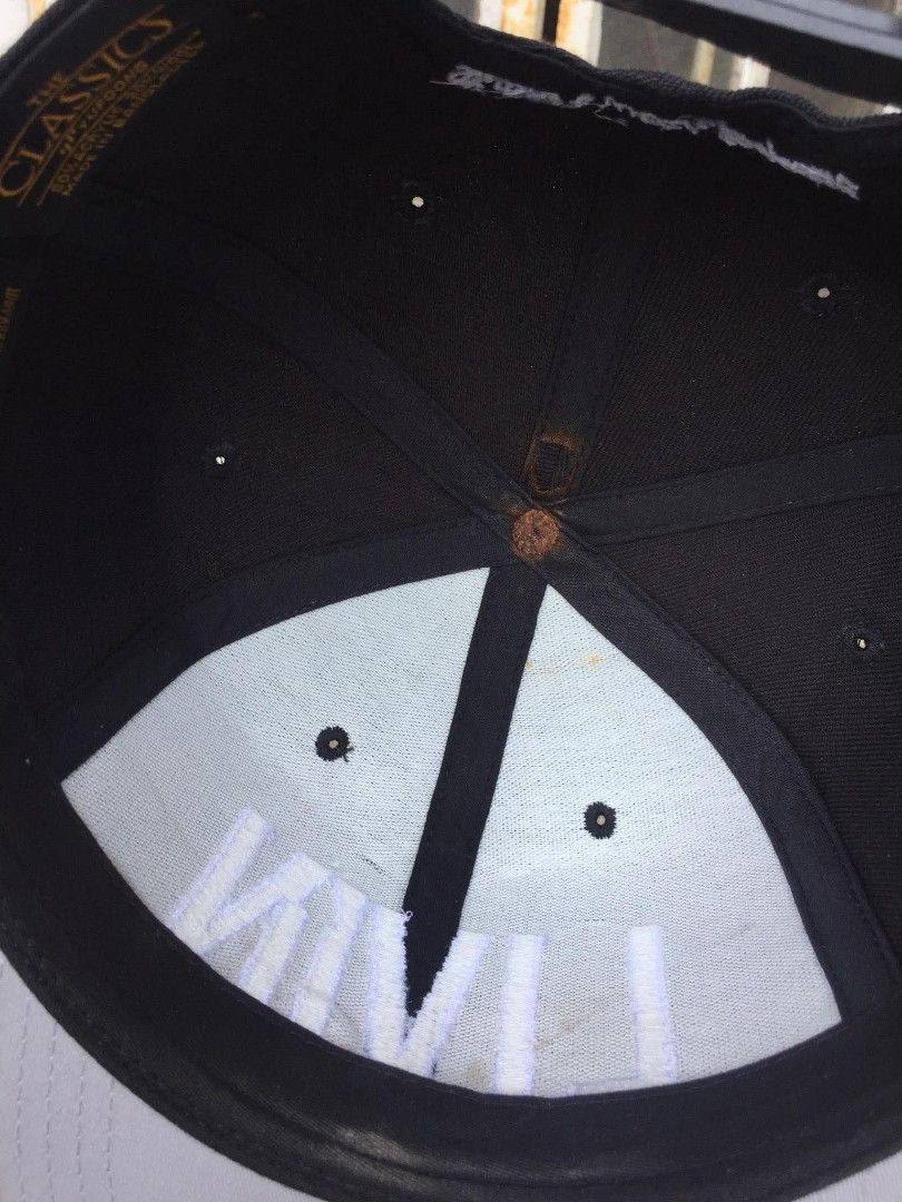 Black Livin Embroidered Wool Snapback Cap (Category: Caps & Hats) located in Naga. Submitted by bonethugz1822 (Listing ID 1466154258, Image 3). Description: Excellent condition krispy pa Wool acrylic 10/10 colorate Issue nya rust under top button (Kita na sa pic) 650+sf.