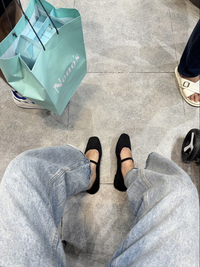 Black Mary Jane flats (Category: Flats & Sandals) located in Paranaque City. Submitted by maedizon (Listing ID 1465993445, Image 1). Description: - Color: Black - Style: Squared toe slip-on flats with thin top strap - Condition: Lightly worn a couple of times, extremely clean inside and out - Comfort: Great for walking and running daily errands - Reason for selling: Decluttering similar pairs from the closet.
